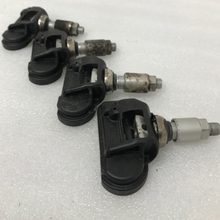 Load image into Gallery viewer, Set of 4 Mercedes Benz TPMS Sensor 433 Mhz A0009050030 48509529
