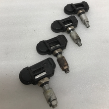 Load image into Gallery viewer, Set of 4 Mercedes-Benz TPMS 433 Mhz A0009050030 25532814