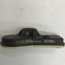 Load image into Gallery viewer, SCHRADER TPMS Wheel Sensor Tire Pressure Control System 82e5447c