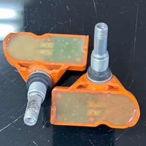 Set of 2 Huf TPMS Tire Pressure Monitoring System UVS4030 51267597