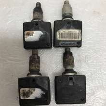 Load image into Gallery viewer, Set of 4 Schrader TPMS Tire Pressure Sensor 433mhz 52088990AC 75ff79b6