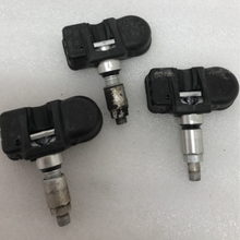 Load image into Gallery viewer, Set of 3 Mercedes TPMS Sensor 0009057200 1e78417e