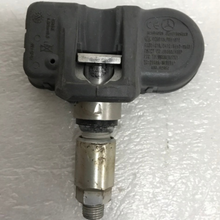 Load image into Gallery viewer, Set of 3 Mercedes Schrader TPMS Sensor A0009054100 433mhz 1a40c8c7