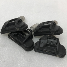 Load image into Gallery viewer, Mercedes Benz OEM Schrader TPMS Sensor 0009050030 433MHz 8dfc5dab