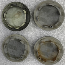 Load image into Gallery viewer, Set of 4 Genuine Aston Martin DB9 DBS Alloy Wheel Center Cap 98AB1000AA 4e9d5a19