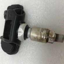 Load image into Gallery viewer, TPMS SENSOR 0009050030 Mercedes Benz 433 mhz