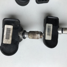 Load image into Gallery viewer, Set of 4 Mercedes-Benz Tire Pressure System TPMS OEM d8a489ff