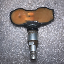 Load image into Gallery viewer, Set of 4 Volkswagen TPMS Sensor 433 MHz 7PP907275F f997d6d1