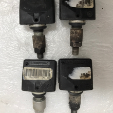 Load image into Gallery viewer, Set of 4 Schrader TPMS Tire Pressure Sensor 433mhz 52088990AC 75ff79b6