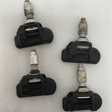 Load image into Gallery viewer, Mercedes Benz OEM Schrader TPMS Sensor 0009050030 433MHz 8dfc5dab