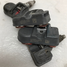 Load image into Gallery viewer, Set of 4 Mercedes Schrader TPMS Sensor A0009054100 433mhz ea7fec60