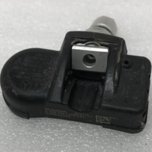 Load image into Gallery viewer, Set of 4 Mercedes Schrader TPMS Sensor 433mhz 0009057200 42d07a1c