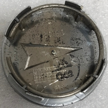 Load image into Gallery viewer, Set of 4 Pontiac GTO Center Cap Genuine GM 92155956 60 mm b867308a