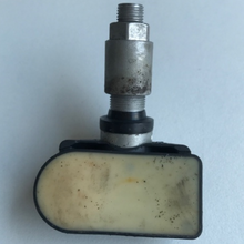 Load image into Gallery viewer, Set of 4 BMW Tire Pressure System TPMS 6877936-04 e399cdb9