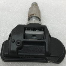 Load image into Gallery viewer, Set of 4 Mercedes Benz Schrader TPMS Sensor 0009050030 a1bO35fe