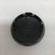 Load image into Gallery viewer, Set of 4 Volkswagen Wheel Center Hub Caps 3B7601171 beecfb69