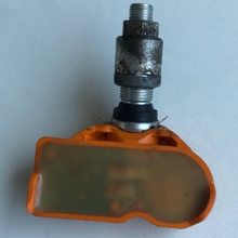 Load image into Gallery viewer, Set of 4 BMW TPMS 6856227-02 787abd75
