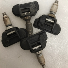 Load image into Gallery viewer, Set of 4 Mercedes Benz TPMS 433mhz A0009050030 489a40c6
