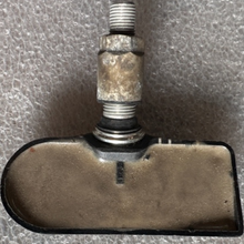 Load image into Gallery viewer, Set of 4 Daimler Chrysler TPMS Tire Pressure Sensor 315MHz 60b005f9