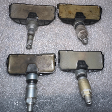 Load image into Gallery viewer, Set of 4 Mercedes TPMS A0045429718 5e73b057