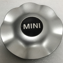 Load image into Gallery viewer, Silver Center Cap Mini Cooper 6771002 56 MM 31ce7b67