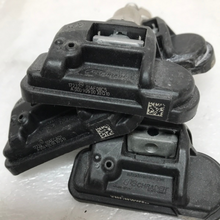 Load image into Gallery viewer, Set of 4 Mercedes TPMS Sensor A0009050030 433 Mhz fbe0b6c0