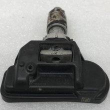Load image into Gallery viewer, Set of 2 Mercedes Benz TPMS 433 Mhz 0009050030  22709a5d