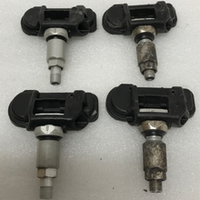 Load image into Gallery viewer, Mercedez Benz Set of 4 TPMS 0009050030 433 Mhz 65d6385f
