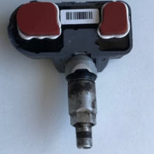 Load image into Gallery viewer, Set of 4 Mercedes-Benz Tire Pressure System TPMS 8aa54a00