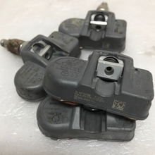 Load image into Gallery viewer, Set of 4 Mercedes Schrader TPMS Sensor A0009054100 433mhz 17153c88