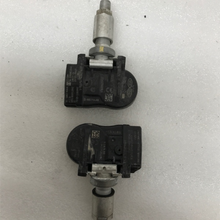 Load image into Gallery viewer, SET OF 2 Genuine OEM Hyundai TPMS 52933-3N100 a118d93f