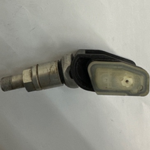 Load image into Gallery viewer, Chevy Silverado GMC Sierra TPMS Tire Pressure System 2f3eead1