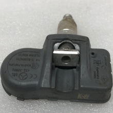 Load image into Gallery viewer, SET OF 4 TPMS SENSOR MERCEDES BENZ A0009054100 5bc60b67