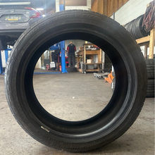 Load image into Gallery viewer, ROAD HUGGER GTZ TIRE 235/40/18 7b791b96