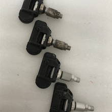 Load image into Gallery viewer, Mercedez Benz Set of 4 TPMS 0009050030 433 Mhz 65d6385f