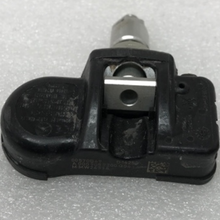 Load image into Gallery viewer, Set of 4 Mercedes TPMS 433 Mhz A0009057200 6600b685