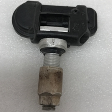 Load image into Gallery viewer, Set of 2 Mercedes Benz TPMS 433 Mhz 0009050030  22709a5d