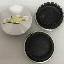 Load image into Gallery viewer, SET OF 3 Chevrolet Center Caps 9594156 57 MM 7a035aa2