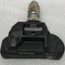Load image into Gallery viewer, Set of 4 Mercedes Benz TPMS Sensor 433 Mhz A0009050030 48509529