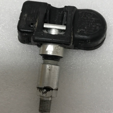 Load image into Gallery viewer, Set of 4 Mercedes Benz TPMS Sensor 433 Mhz A0009057200  3f0f0da6