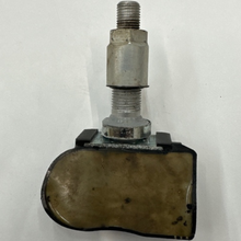 Load image into Gallery viewer, Hyundai TPMS Tire Pressure Sensor &amp; Service Kit 52933-2M000
