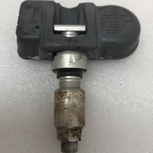 Load image into Gallery viewer, Set of 4 Mercedes Benz TPMS 433 Mhz 0009057200 caafeb31