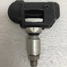 Load image into Gallery viewer, Set of 4 Mercedes Benz TPMS 433mhz A0009050030 8d4e56a9