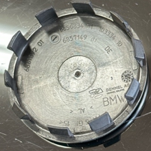 Load image into Gallery viewer, BMW Wheel Hub Center Cap 6850834 57MM d9329104