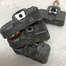 Load image into Gallery viewer, Set of 4 Mercedes Schrader TPMS Sensor A0009054100 433mhz Cb9a76fa