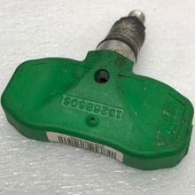 Load image into Gallery viewer, Schrader Tire Pressure Sensor TPMS OEM 15268606 9cf4a06d