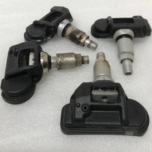 Load image into Gallery viewer, Set of 4 Mercedes TPMS Sensor 433 Mhz A0009050030 d52640c7