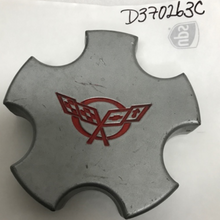 Load image into Gallery viewer, Chevrolet Corvette Silver Center Cap 9593801 46 MM d370263c