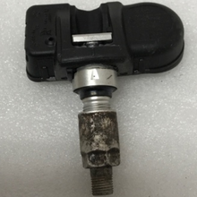 Load image into Gallery viewer, Mercedes Benz Set of 4 TPMS 433 Mhz A0009057200 4fb3c78b