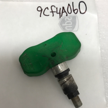 Load image into Gallery viewer, Schrader Tire Pressure Sensor TPMS OEM 15268606 9cf4a06d
